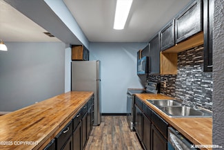 1711 Russian Jack Dr Unit B4, Anchorage, AK 99508
