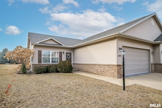 2205 W Geneva Rd, Peoria, IL 61615