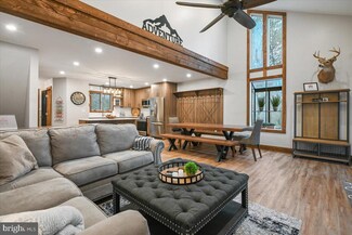 20 Ski Side Dr, Tannersville, PA 18372