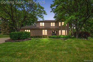 6730 Whiting Dr, Troy, MI 48098