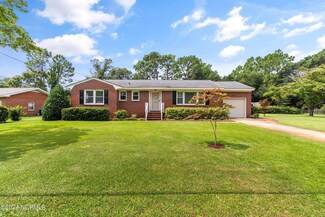 218 Green Meadows Dr, Wilmington, NC 28405