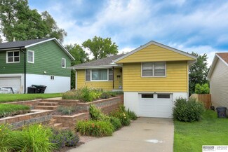 4672 Oak St, Omaha, NE 68106
