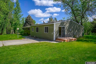 905 S 9th St, Basin, WY 82410