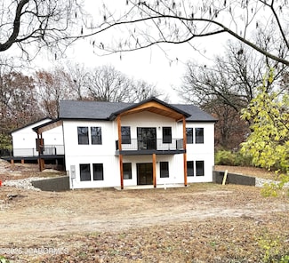 1702 S Aurora St, Eldon, MO 65026