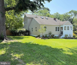 2933 Fairmont St, Falls Church, VA 22042