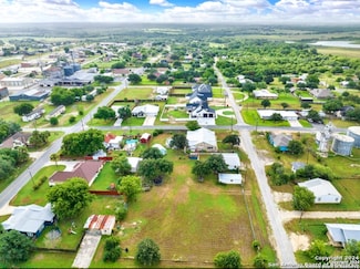 400 N Swenson St, Falls City, TX 78113