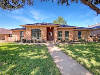 1846 Green Tree Ln, Duncanville, TX 75137