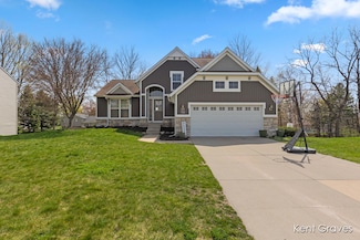 7223 Old Mission Dr NE, Rockford, MI 49341