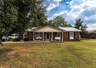 612 Village Dr, Franklin, KY 42134