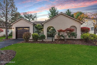 7 Hampton Dr, Marlboro, NJ 07746