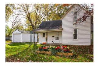33 W Spring St, Colfax, IA 50054