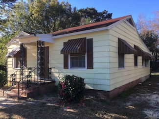 105 SE Kalash Rd, Pensacola, FL 32507