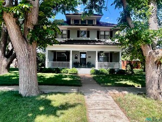 710 4th St, Farwell, TX 79325