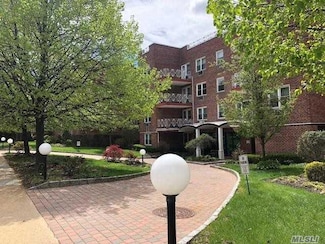 20 Chapel Place Unit 2K, Great Neck, NY 11021