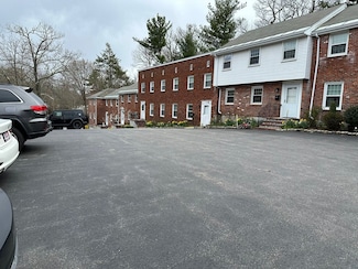 715 Hammond St, Chestnut Hill, MA 02467