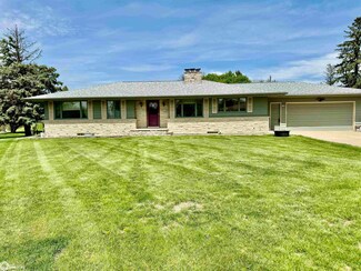 118 Fairway Dr, Clear Lake, IA 50428