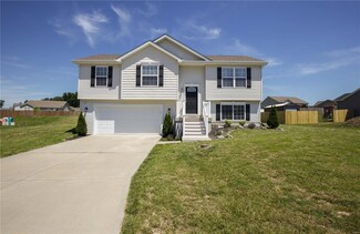 151 Creekside Dr, Winfield, MO 63389