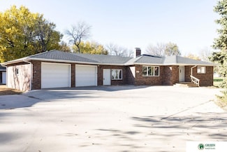 825 N Academy Ave, York, NE 68467