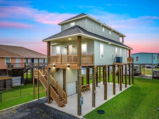 1998 Royalville Ct, Crystal Beach, TX 77650