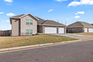 6092 S Iris Ln, Battlefield, MO 65619