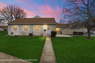 110 Henley Ct Unit F, Freehold, NJ 07728