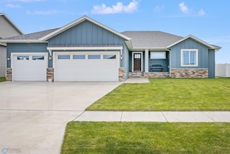 3790 Merrifield Dr S, Fargo, ND 58104