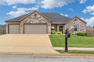 625 Douglas St, Pea Ridge, AR 72751