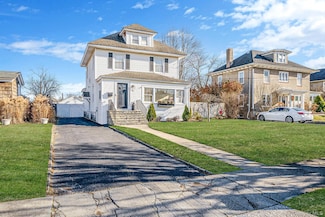 117 Jayne Ave, Patchogue, NY 11772