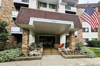 3300 N Carriageway Dr Unit 307, Arlington Heights, IL 60004