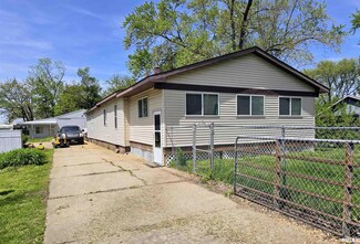 13595 1st St, Pekin, IL 61554