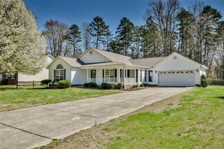 2127 Shalimar Dr, Charlotte, NC 28216