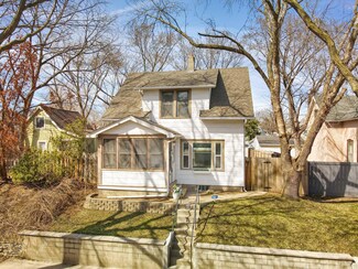 911 Conway St, Saint Paul, MN 55106