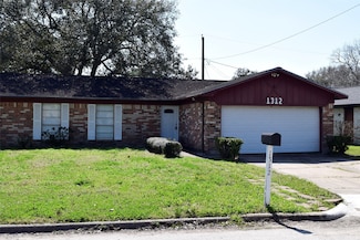 1312 Bay Ridge Blvd, Bay City, TX 77414