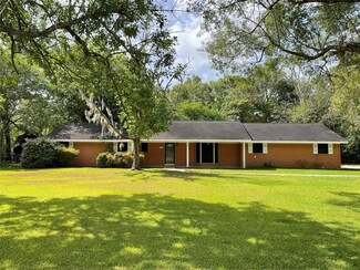 6919 Oak Bend Dr, Alvin, TX 77511