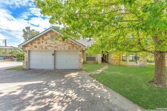 881 Georges Rd, Lakehills, TX 78063