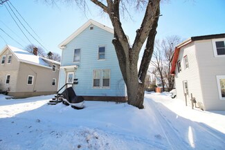 17 Maple St, Brewer, ME 04412