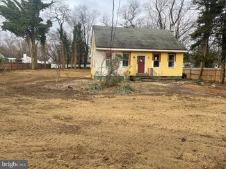 204 Garnet Ave, Mount Laurel, NJ 08054