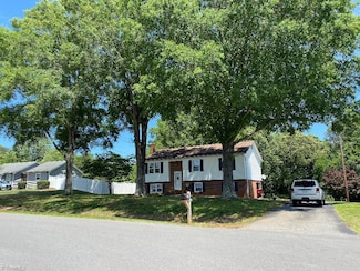 7533 Greenmeadow Dr, Tobaccoville, NC 27050