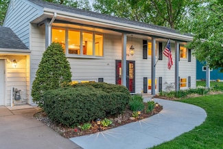 2976 Patton Rd, Saint Paul, MN 55113