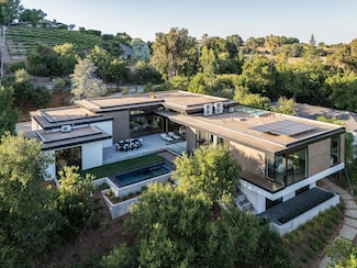 25251 La Rena Ln, Los Altos Hills, CA 94022