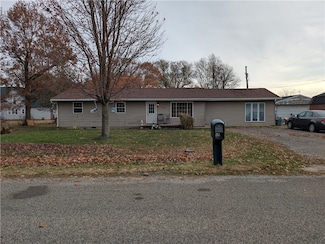 1 S 3rd St, Ridge Farm, IL 61870