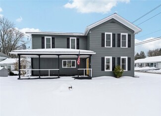 18 Waterloo St, Clyde, NY 14433