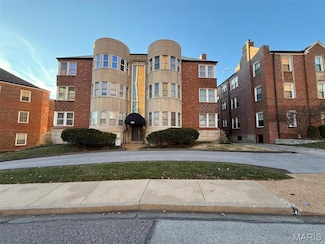 907 S Hanley Rd Unit 5, Saint Louis, MO 63105