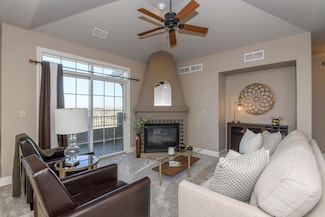 2912 N University Dr Unit 305, Waukesha, WI 53188