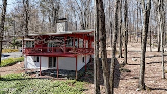 117 N Maple Ln, Greentown, PA 18426
