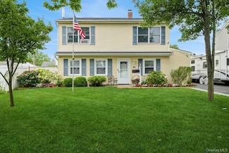 44 Rock Ln, Levittown, NY 11756