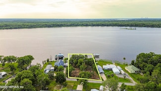 156 Rivershore Dr, San Mateo, FL 32187