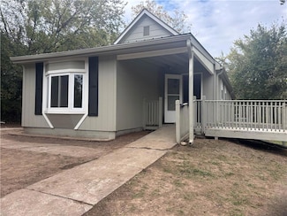 809 Seneca St, Leavenworth, KS 66048