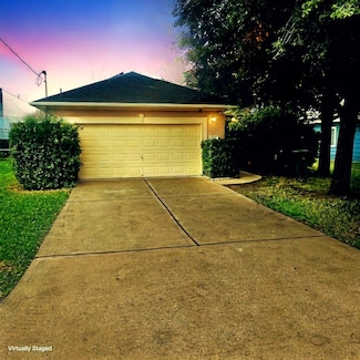 6535 Radcliffe St, Houston, TX 77091