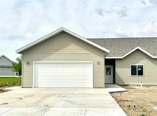 204 Augusta National Blvd, Washington, IA 52353
